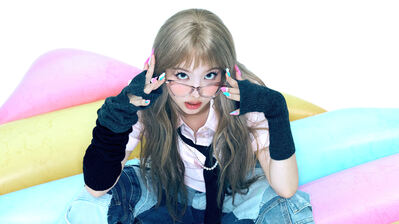 دانلود والپیپر نایون مجله Dazed Nayeon Dazed Magazine