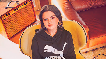 دانلود والپیپر سلنا گومز پوما Selena Gomez Puma