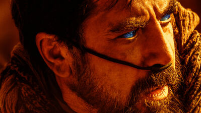 دانلود پوستر تلماسه: بخش دو استیلگار خاویر باردم Dune Part 2 Stilgar Javier Bardem Poster | استیلگار رو گذاشتی چون رهبر فرمن و خرد. کاشکی تو هم توی کویر زندگیت راهنما داشتی.