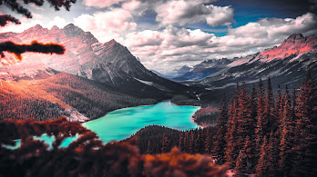 دانلود والپیپر منظره کوهستان و دریاچه جنگل ابری Mountain Lake