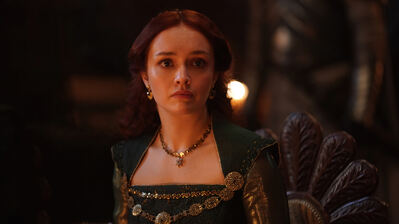 دانلود پوستر آلیسنت هایتاور House of the Dragon Olivia Cooke Alicent Hightower | آلیسنت یعنی تاج و درد؛ درد تو بدون تاج.