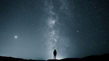 دانلود والپیپر آسمان شب و ستاره با سیلوئت مرد Night Sky Man Silhouette