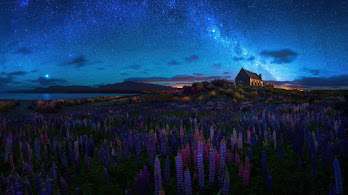 دانلود والپیپر آسمان پرستاره و کلیسا Night Starry Sky Chapel