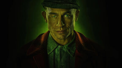 دانلود پوستر آستری: داستان اد گین Monster: The Ed Gein Story | اد گین رو گذاشتی بک‌گراند یعنی فکر می‌کنی داری ترند تاریک رو می‌بونی، ولی فقط داری به روانپزشکت زنگ می‌زنی.