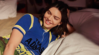 دانلود والپیپر کندال جنر Kendall Jenner Smile