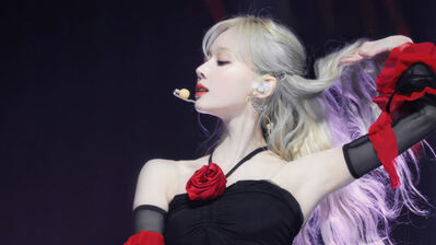 دانلود والپیپر وینتر از آسپا بلوند Winter Aespa Blonde