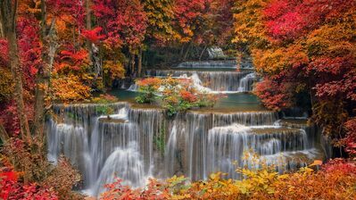 دانلود والپیپر منظره آبشار جنگل پاییزی Waterfall Autumn Forest Nature Scenery