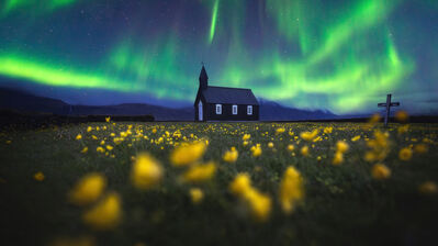 دانلود والپیپر شفق شمالی کلیسا گلزار Northern Lights Chapel Flower Field