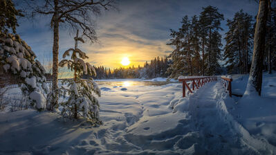 دانلود والپیپر منظره طلوع خورشید در برف Snowy Field Sunrise Scenery