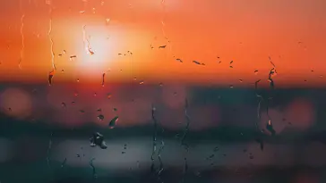 دانلود والپیپر متحرک منظره غروب بارانی تار و محو