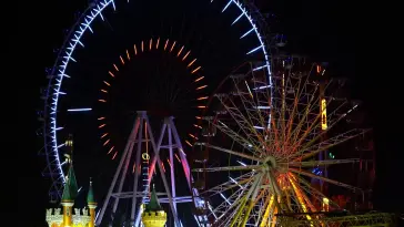 دانلود والپیپر متحرک چرخ و فلک در شهربازی Ferris Wheel Amusement Park
