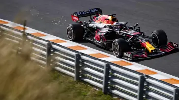 دانلود والپیپر متحرک ماشین مسابقه‌ای ردبول ریسینگ Red Bull Racing