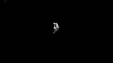 دانلود والپیپر متحرک سیلور سرفر در فضا Silver Surfer Space