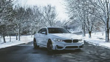 دانلود والپیپر متحرک بی‌ام‌دبلیو سفید زمستانی BMW White Winter
